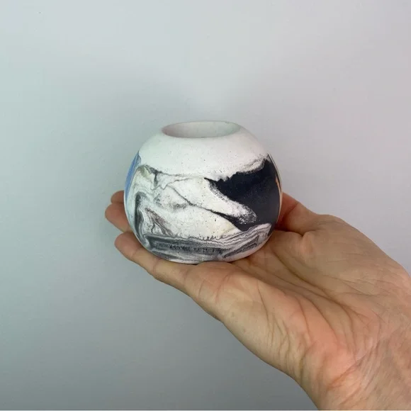 Artisan-Made Decorative Hand-Painted Concrete Incense Vase - Picture 3 of 7